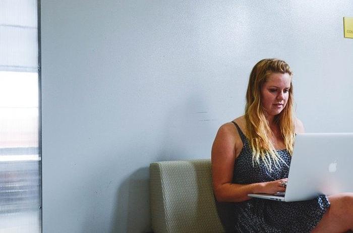 female at laptop entrepreneur-593356_640.jpg